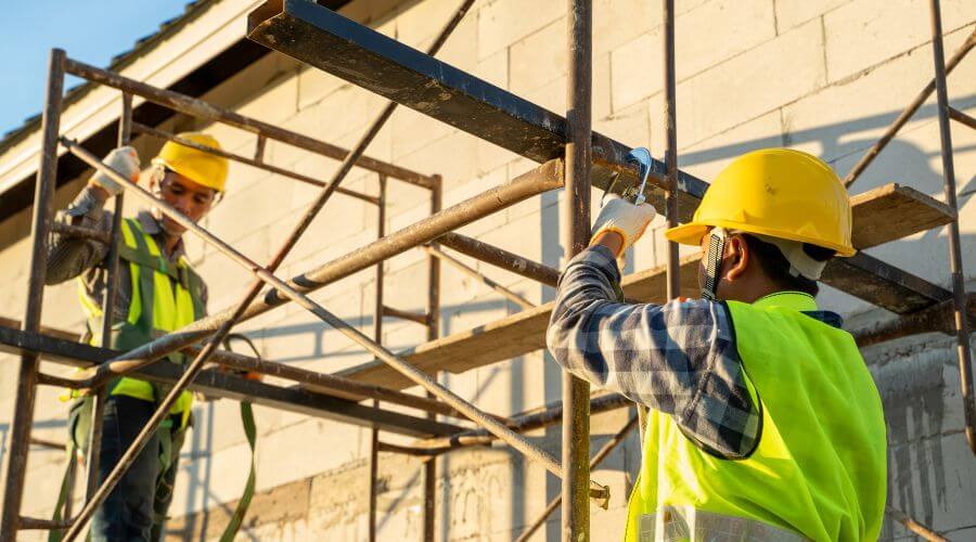 Professional gutter cleaning in Zavalla, TX